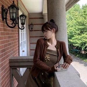 Vintage-Inspired Brown Knit Cardigan